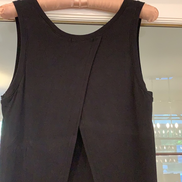 Banana Republic black flowy tank top - Picture 3 of 4
